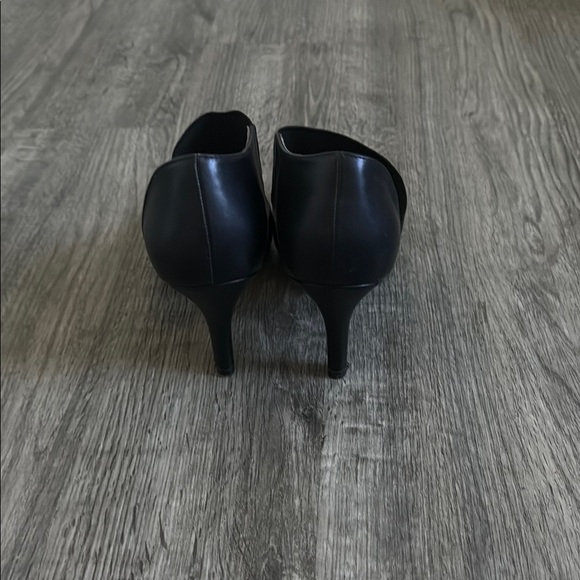 Andrew Geller Black Heels with Modern Elastic Strap - Picture 4 of 6